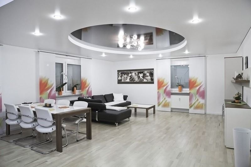 Mẫu trần thạch cao showroom bán đồ nội thất